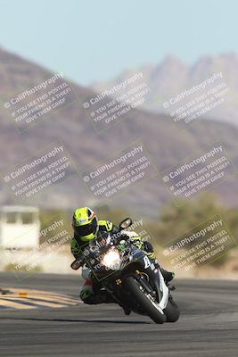 media/Oct-30-2025-Racers Edge (Thu) [[dabbdaf680]]/3-B Group/Session 2 (Turn 14)/